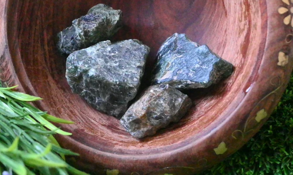 Natural Labradorite Rough Stone – Premium Raw Crystal for Protection, Intuition & Transformation